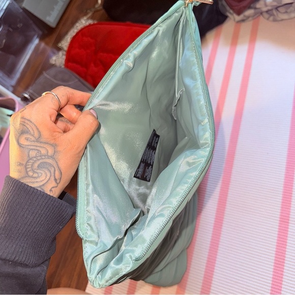 PrettyLittleThing Light Blue Puffer Clutch - Picture 10 of 10